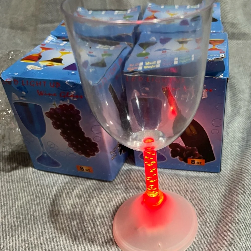 NEW LED Light Up Wine Glass Set it to many different colors